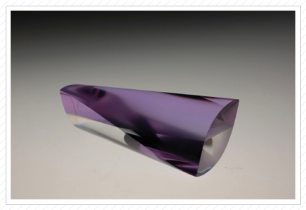 Purple Wave
2007
Stuben Lead Crystal
1-1/2 x 4-5/8 x 2-1/2 in.
(Design by Martin Rosol)